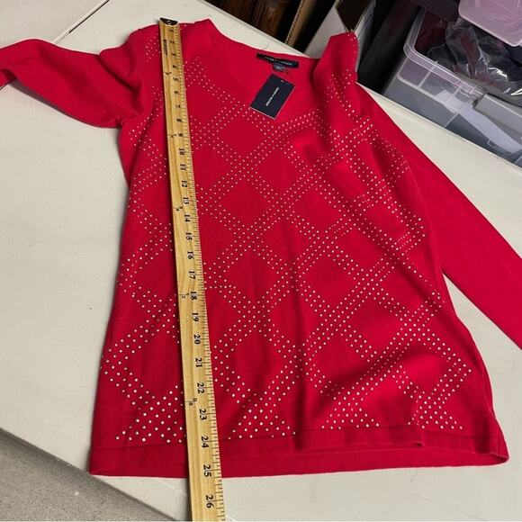 Tommy Hilfiger red long sleeve with gold studded sweater size Medium - Picture 12 of 12